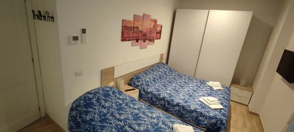 Pisky's Guest House - photo 2
