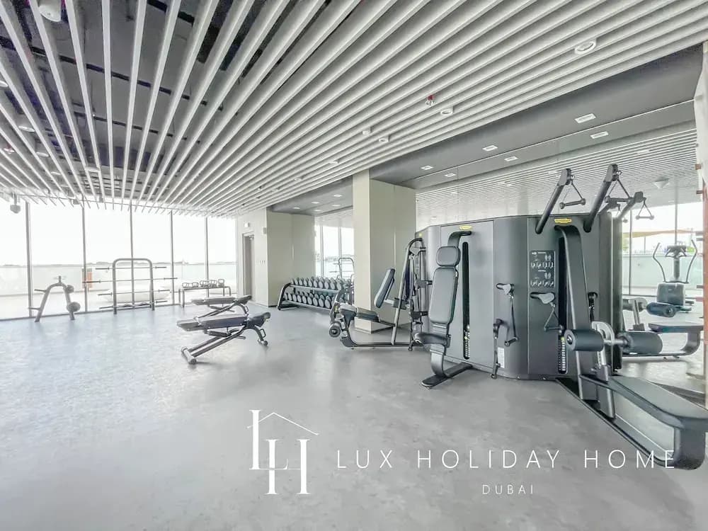LUX | 2BR Lagoon View – District One, 10–15 min Burj Khalifa - photo 12