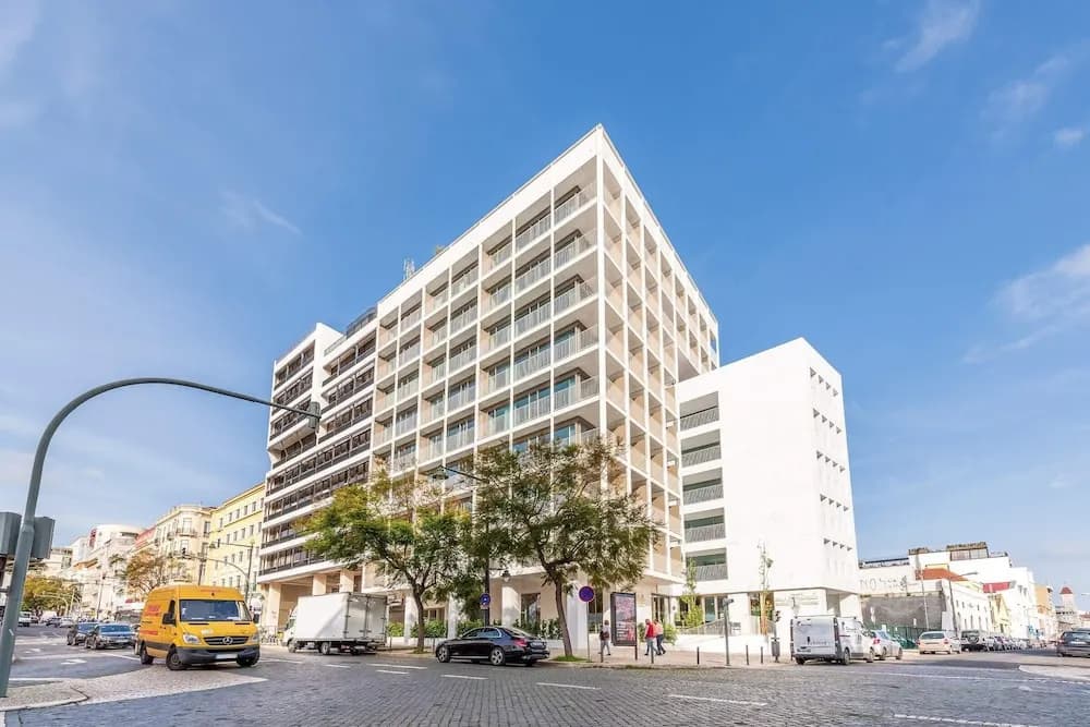 Mid-century Apartment Near Cais do Sodré - photo 1