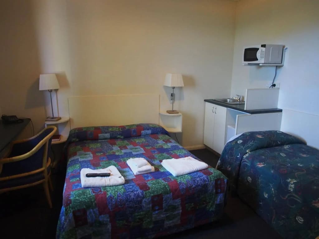 Linwood Lodge Motel - photo 3