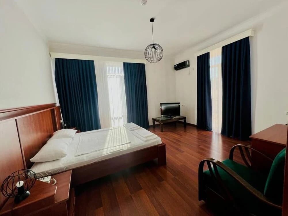 Hotel Aristocrat - photo 2