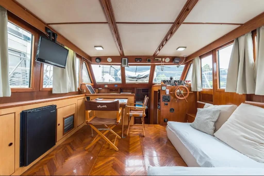 Boat Accommodations Barcelona - photo 3
