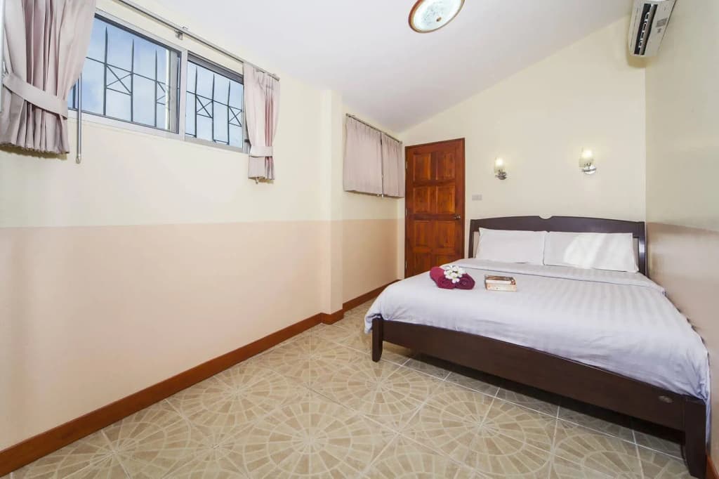 Baan Chokdee - 5 Bed - Private Pool - photo 2