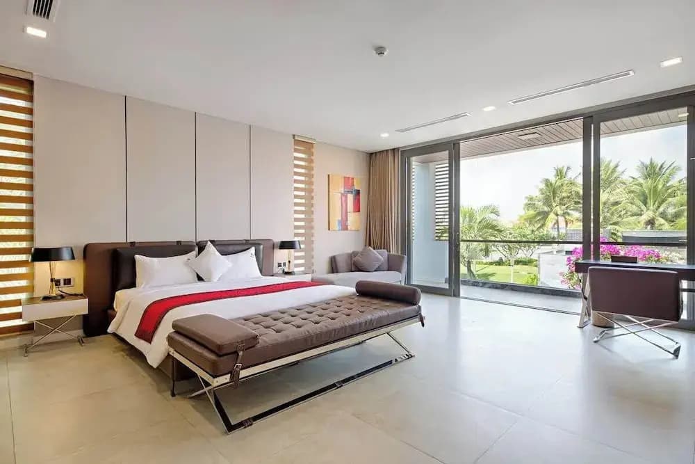 Luxe 6BR Beachfront Villa: Group Getaway Haven - photo 3