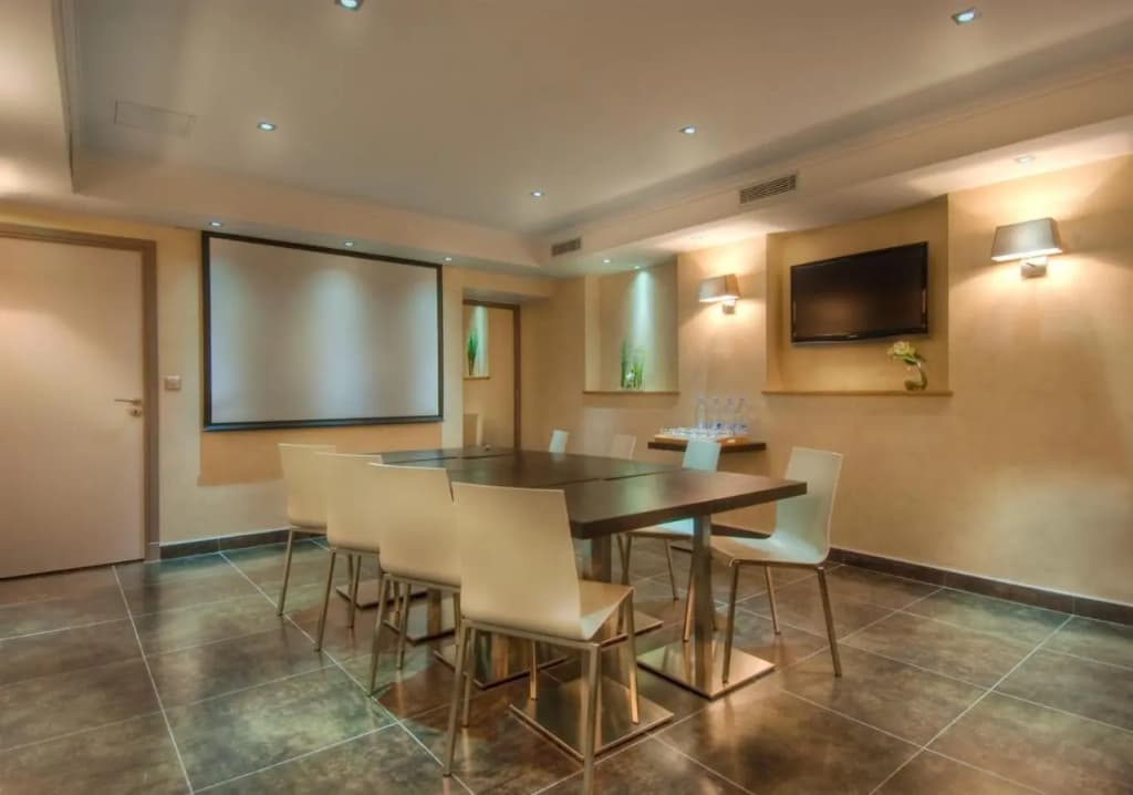 Hotel Claude Bernard Saint Germain - photo 19