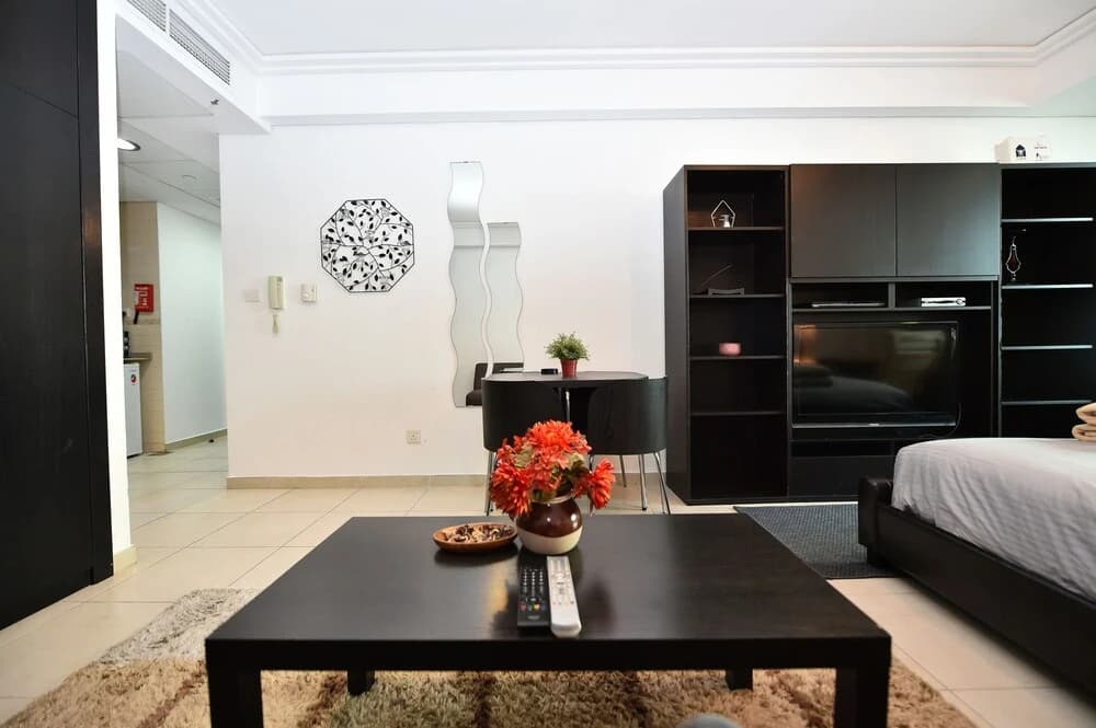 ARZ- Available spacious Studio Apartment - photo 1