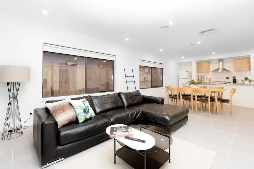 Resortstyle 4BR House With Parking@werribee - photo 2
