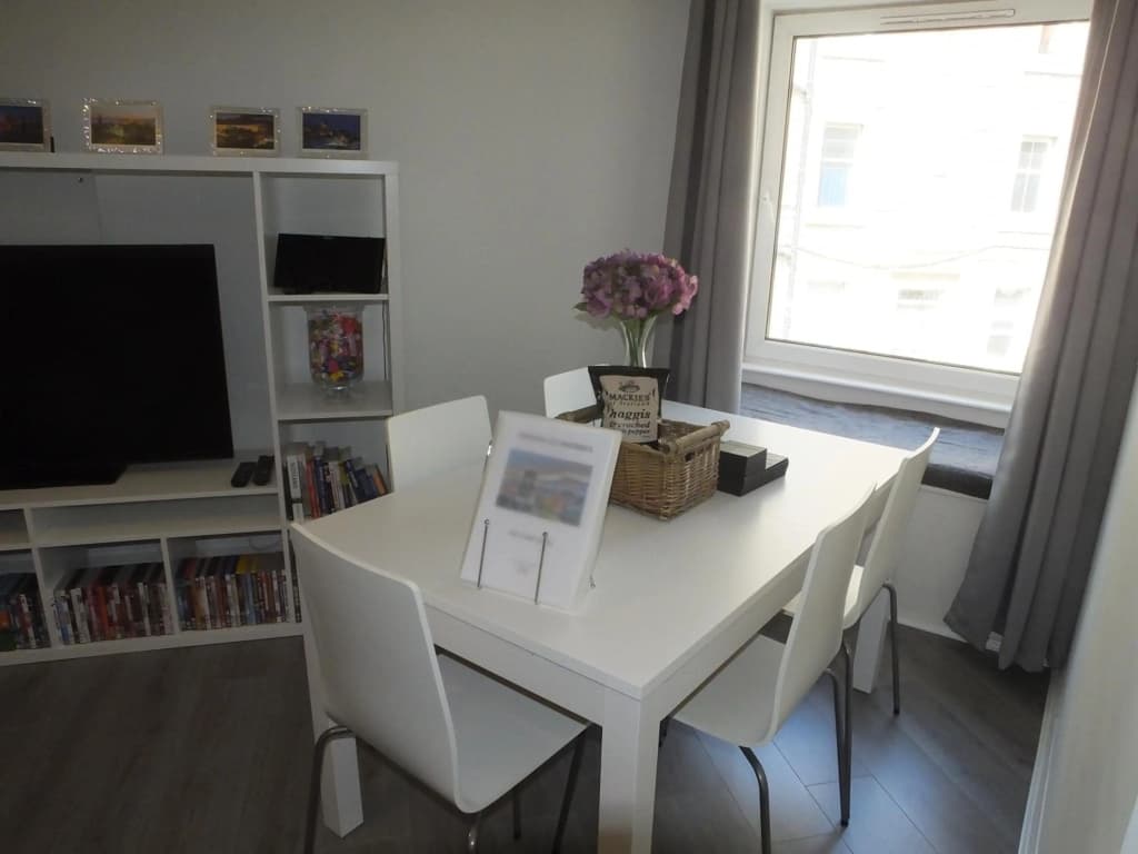 Lochrin Apartments - photo 2
