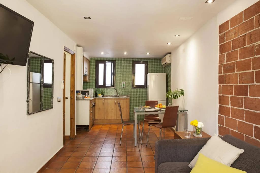 AinB Las Ramblas-Guardia Apartments - photo 13