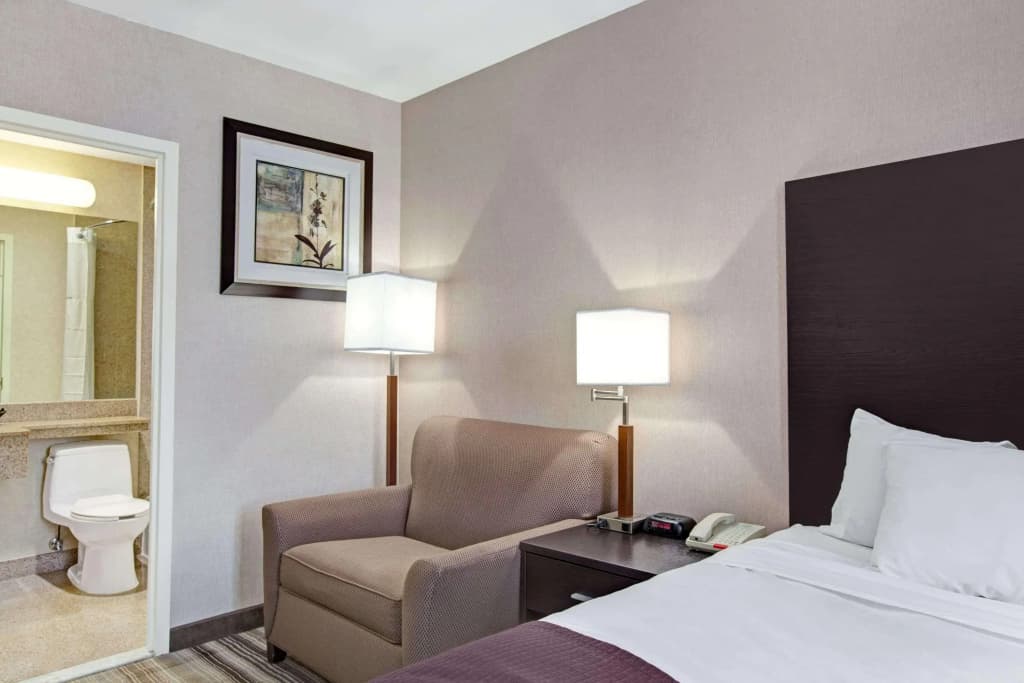 Days Inn by Wyndham Jamaica / JFK Airport - photo 7