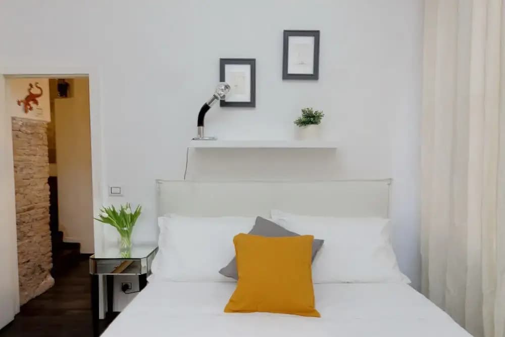 Urbana Apartment - photo 2