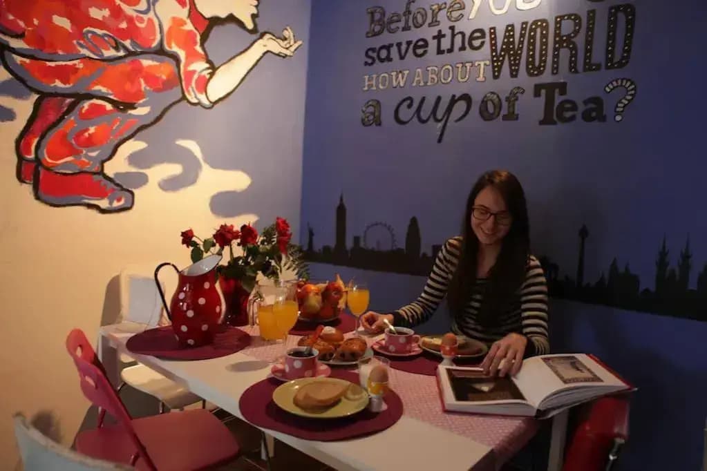 Art Hole Hostel - photo 12