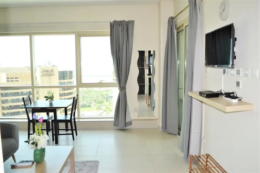 Sea view furnished STUDIO with balcony in Marina - JMI - photo 2