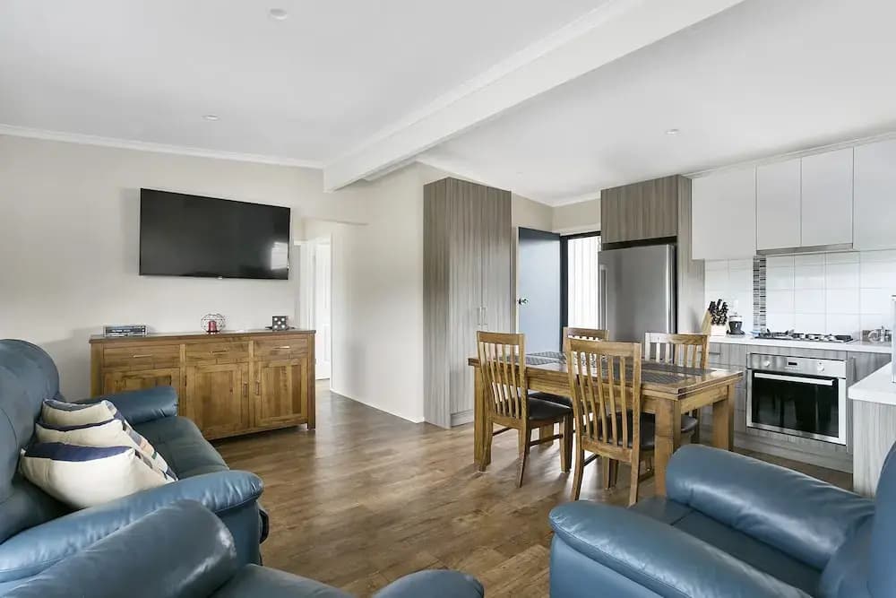 Upstairs Cottage on Beachurst - photo 5