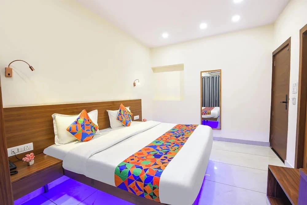 Fabhotel Celebrity Inn - photo 6