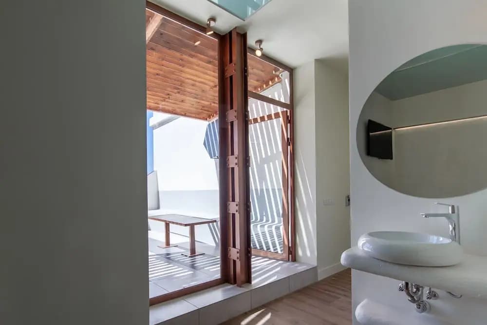 Hostal Charlotte - photo 9