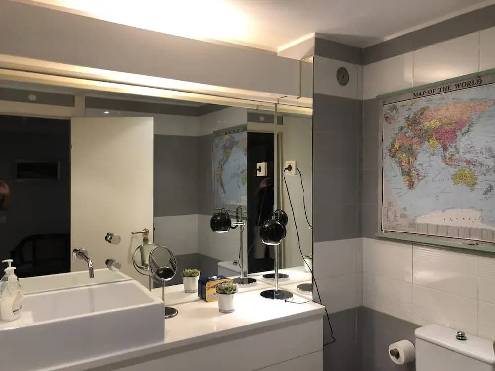 Lisbon Luxe Spacious Flat - photo 9