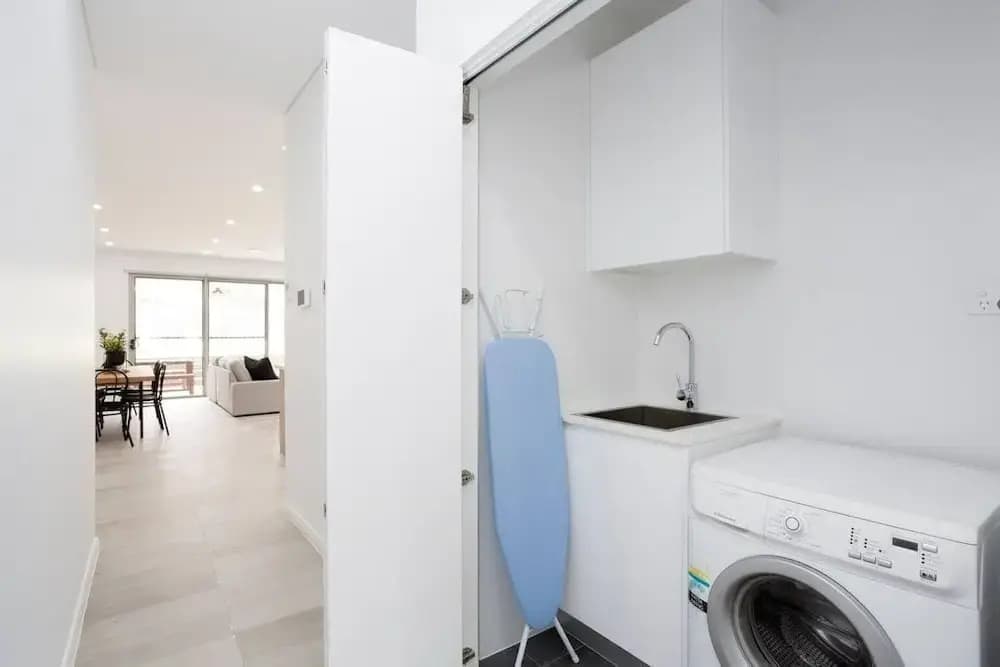 5 Bedroom Sydney Mansion with Parking - main photo
