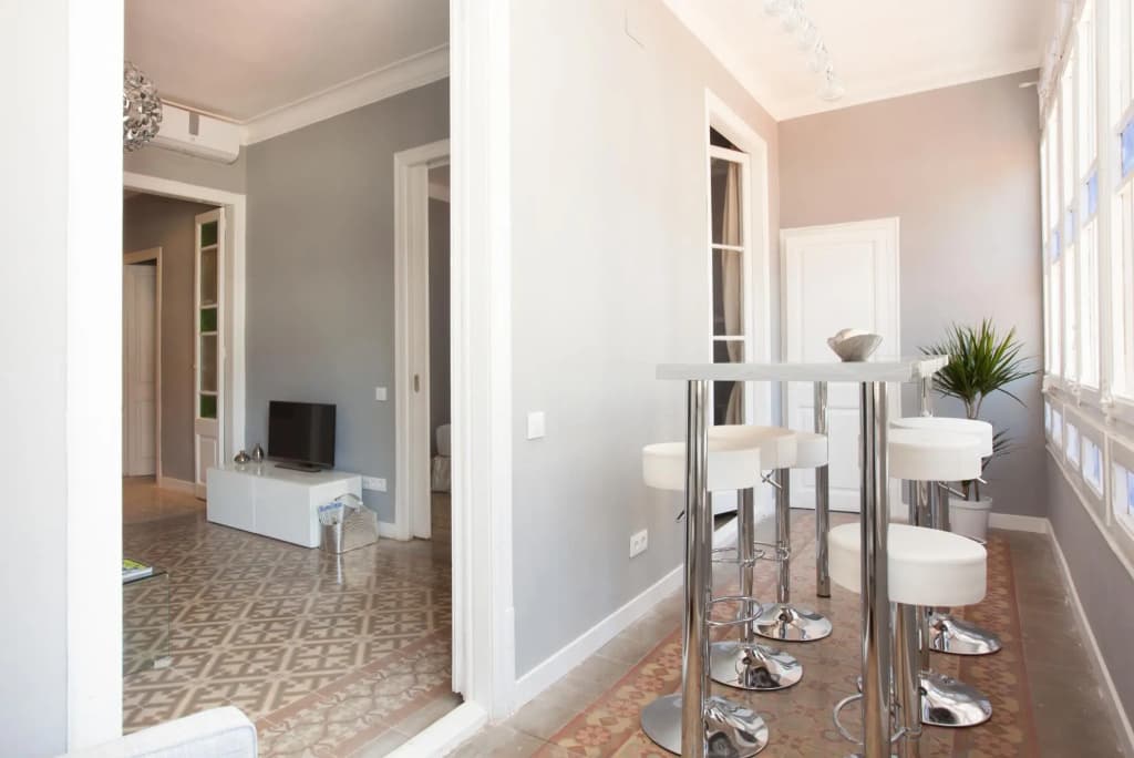 SOFIA 4 · Sofía's Gallery & Bath · Well Priced 6 Pax Spacious Home in Eixample - photo 6