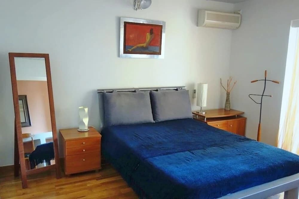 Beautiful 4flr 2bdr and Parking - photo 7