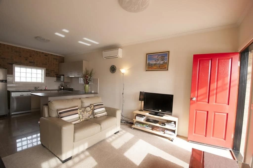 Yarra Glen Racecourse Apartments - photo 27