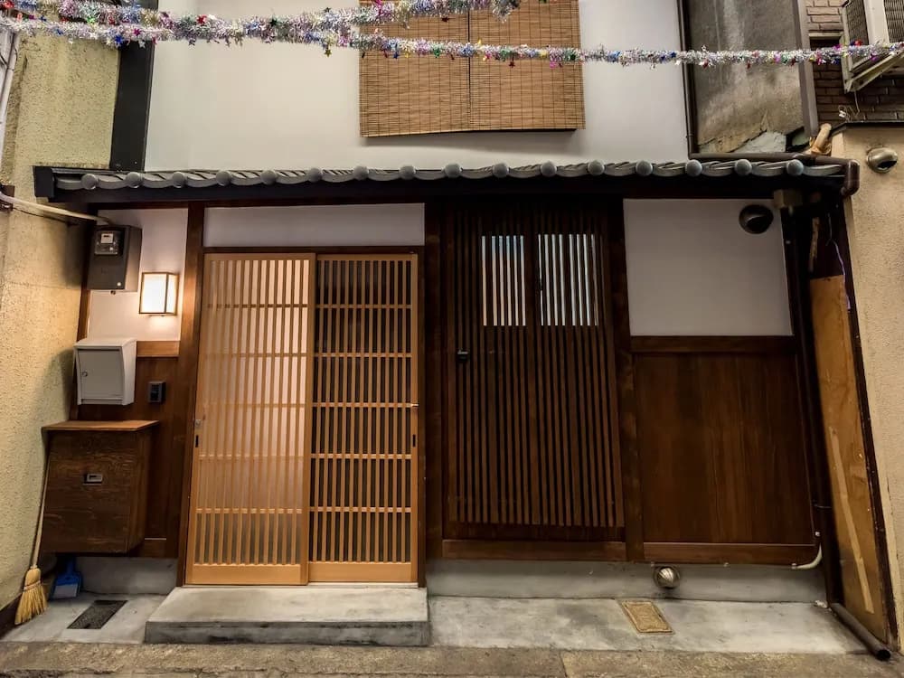 Fans House - photo 1