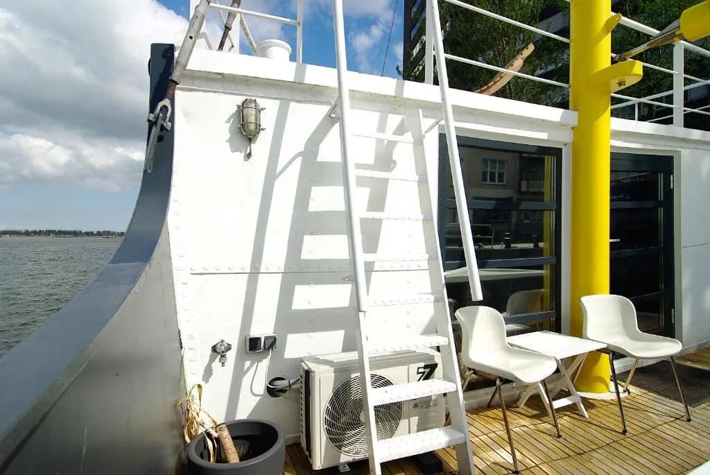 Authentic Ship with a stunning view! - photo 17