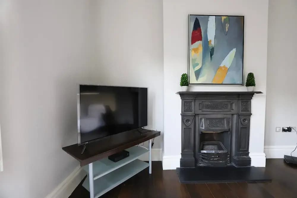 Fernlea Road 6 - photo 1