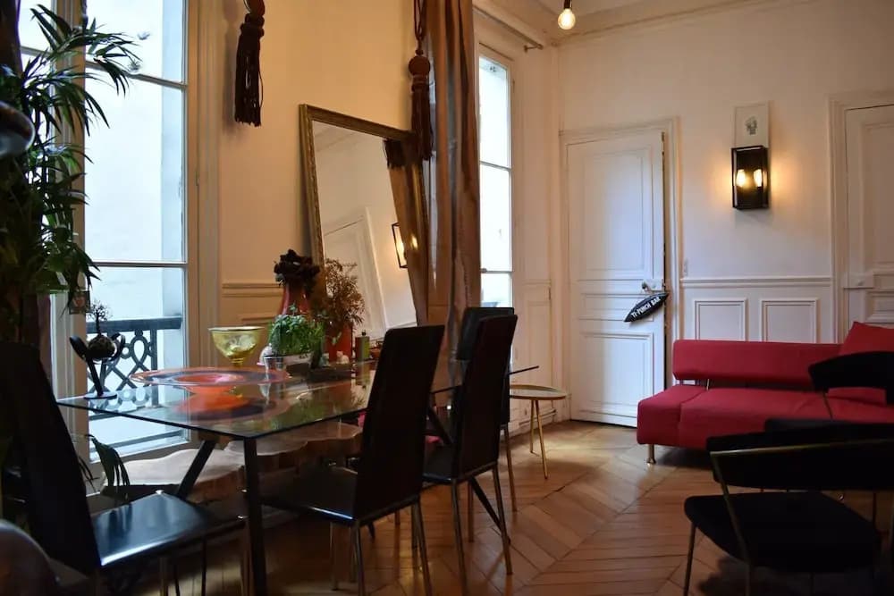 Charming 1 Bedroom Apartment in St Germain - photo 1
