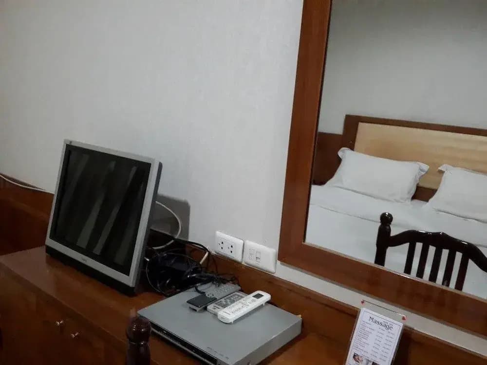 Sun City Hotel - photo 2