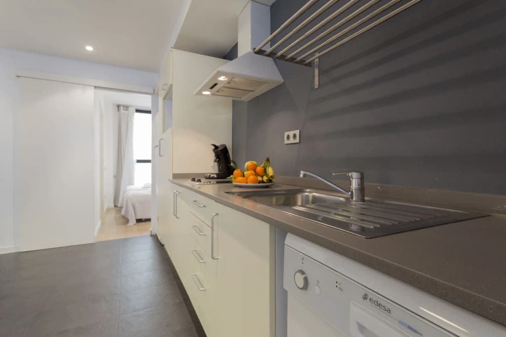 Liceu Apartments by gaiarooms - photo 14