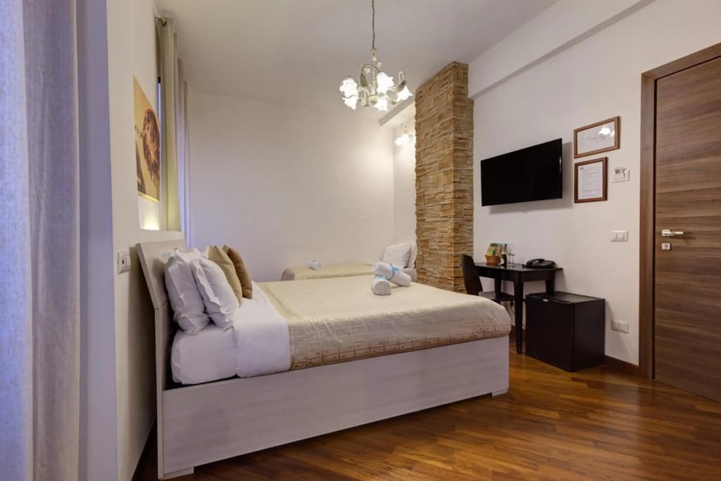 Little Rhome Suites - photo 20