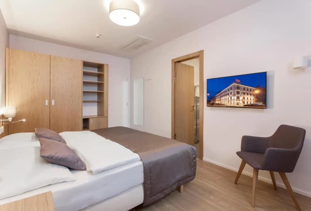 Hotel Carol - photo 28