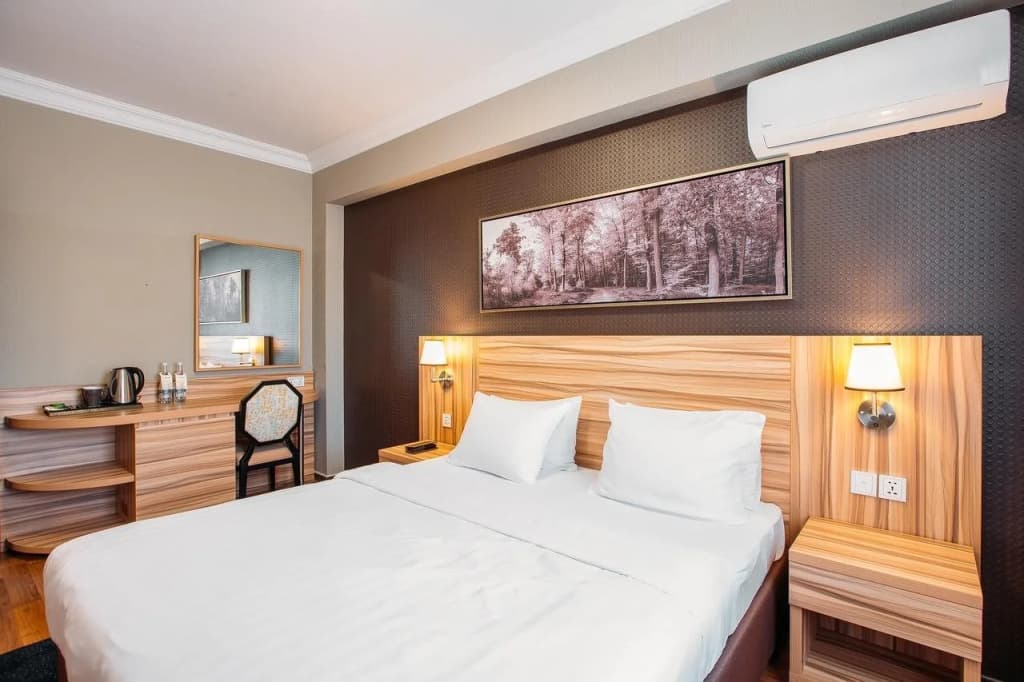 Golden Palace Hotel - photo 12