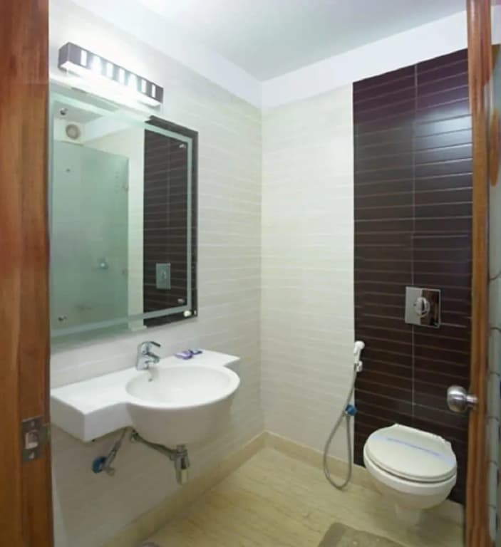 Hotel Apra Deluxe - photo 8