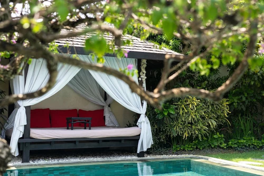 Elegant Private Villa, 3 BR, Seminyak With Staff - photo 16