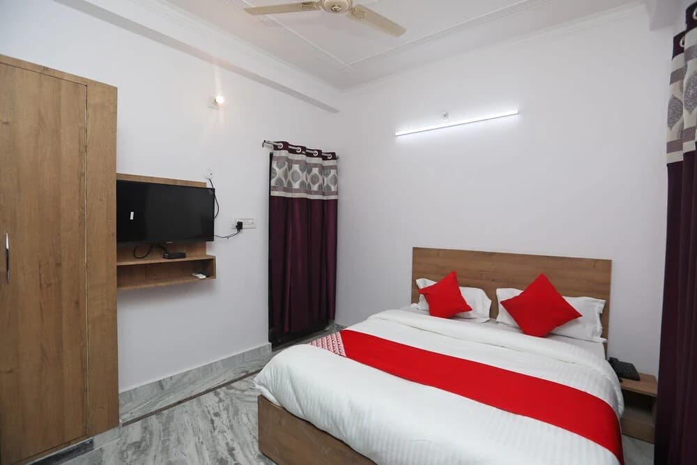 OYO 37055 M R Residency - photo 6
