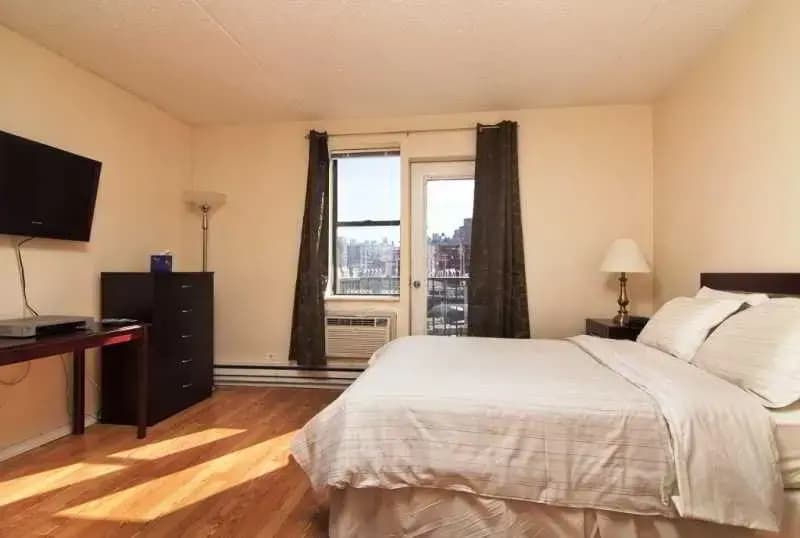Metro Apartments - photo 16