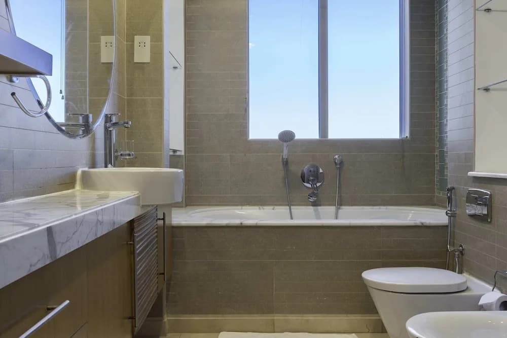 Sleek & Serene Apartment w/ Stunning Marina Views - photo 8