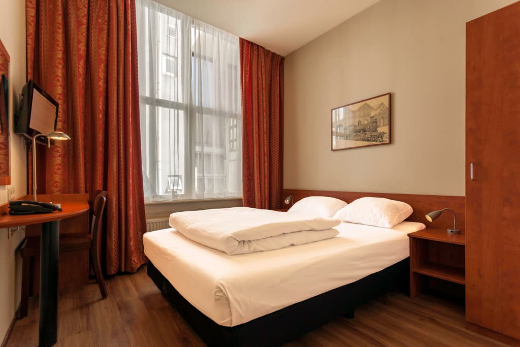A-Train Hotel - photo 4