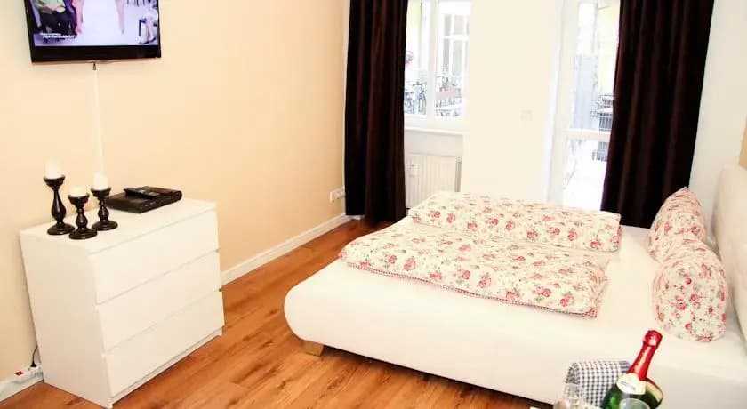 Romantic Modern Centre Apartment - photo 9