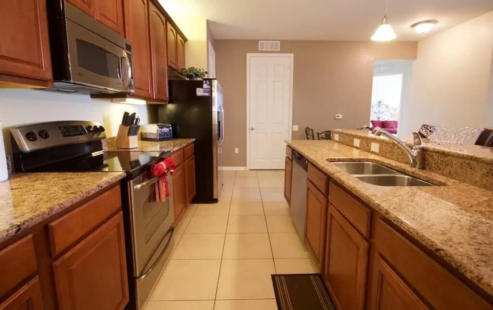 Poolside Charm 3 Bedroom Condo - photo 18