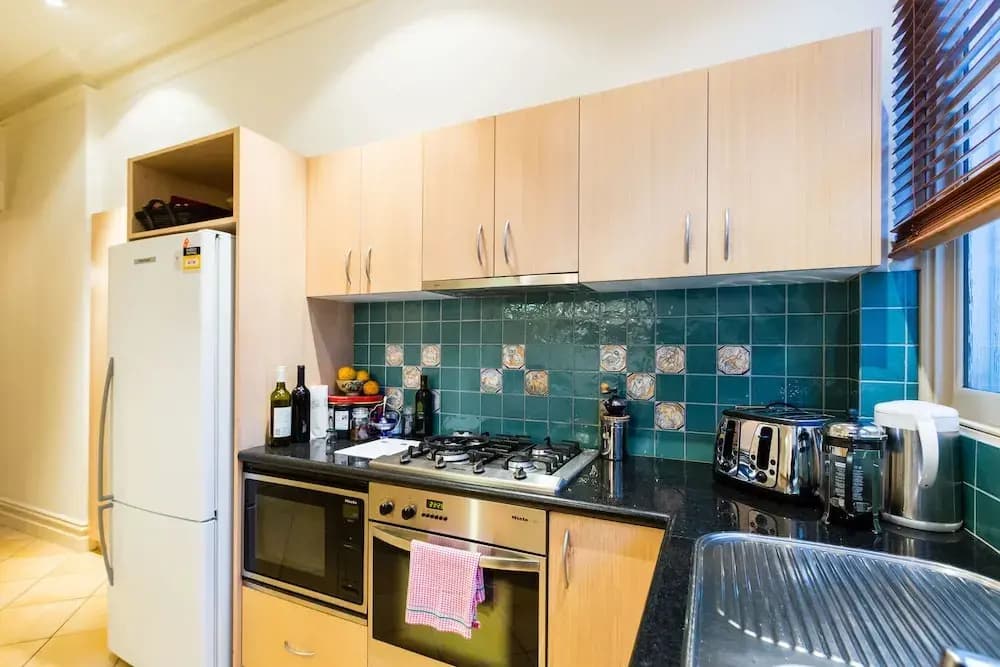 Hanna, 4BDR Melbourne Apartment - photo 13