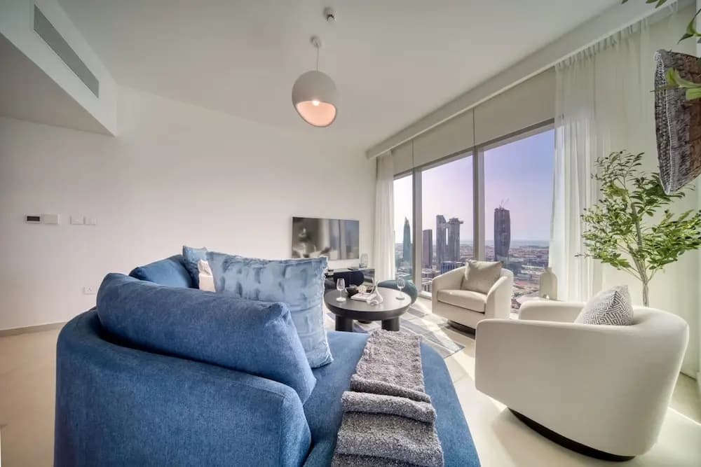 Classy Downtown 2BR w City View Balcony - photo 3