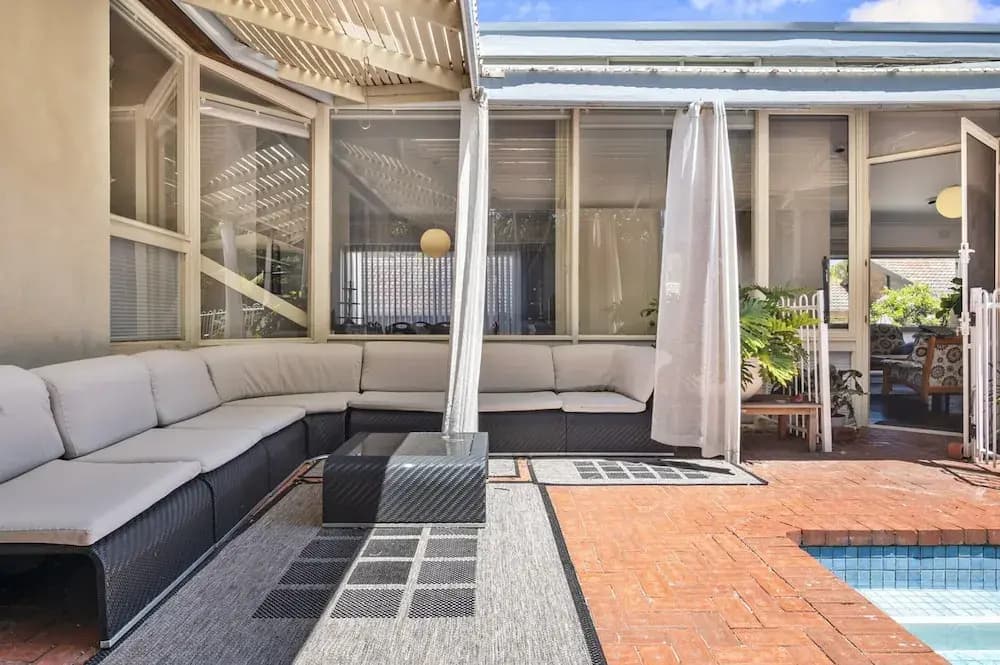 5-bed Haven With Pool Minutes From Beaches - photo 11