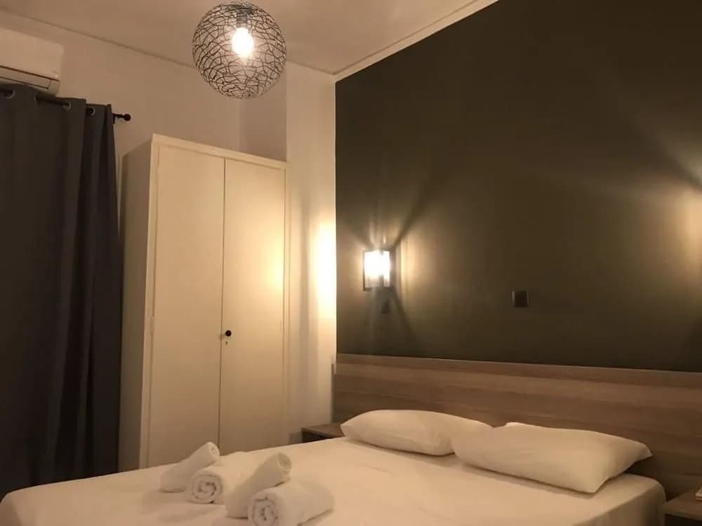 Renovated minimal aptm next to metro - photo 2