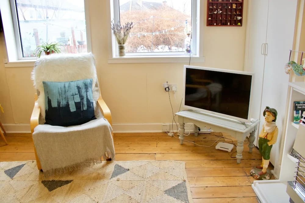 1 Bedroom Private Garden Flat - photo 9