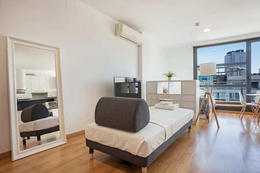 Studio w Balcony in Sanchinarro, 7 min to Train - photo 2