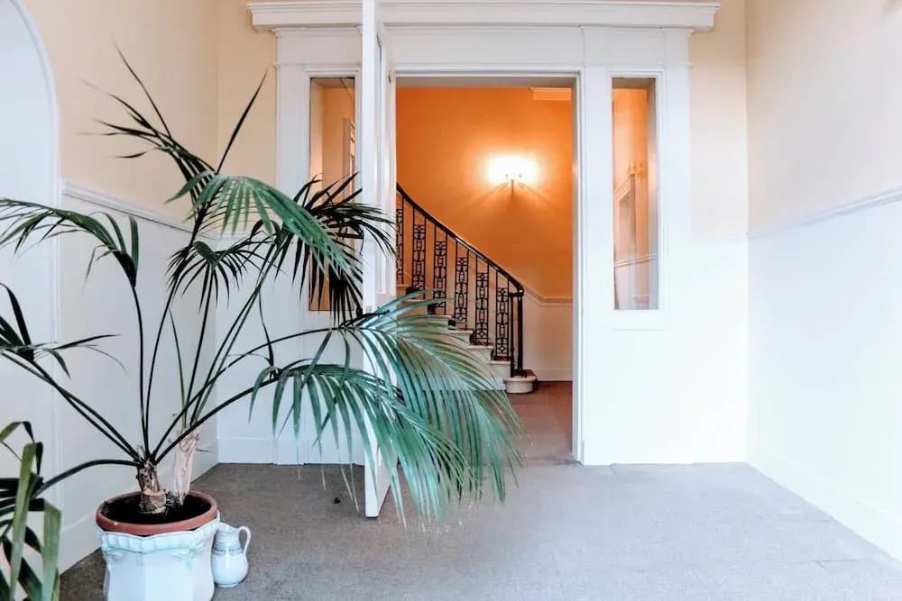 JOIVY Gorgeous Georgian Flat - photo 11