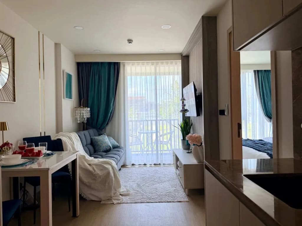 1BR Ozone Oasis Pool Gym & Beach Shuttle Apartments - photo 8